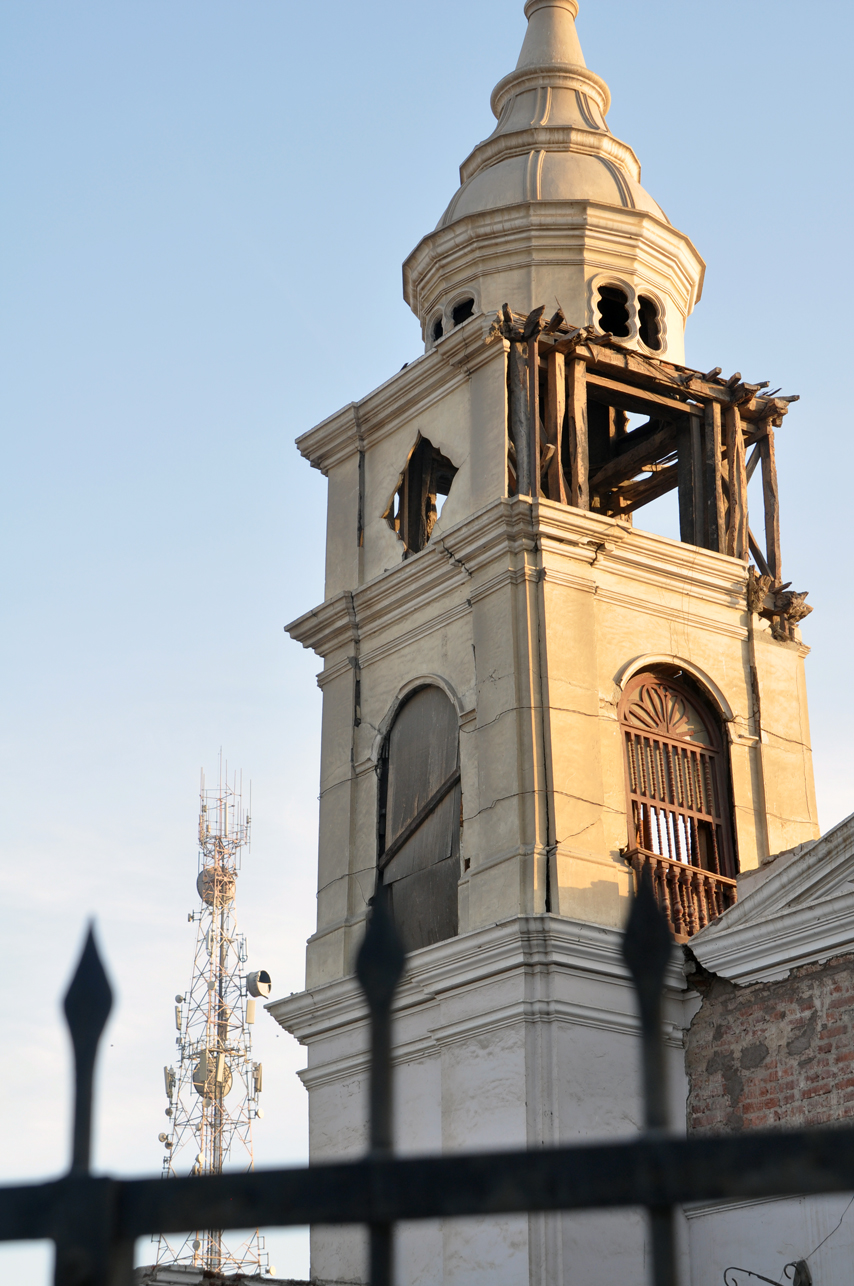 Damaged steeple: the 2007 8.0 earthquake killed 500+ people and left 100,000 homeless